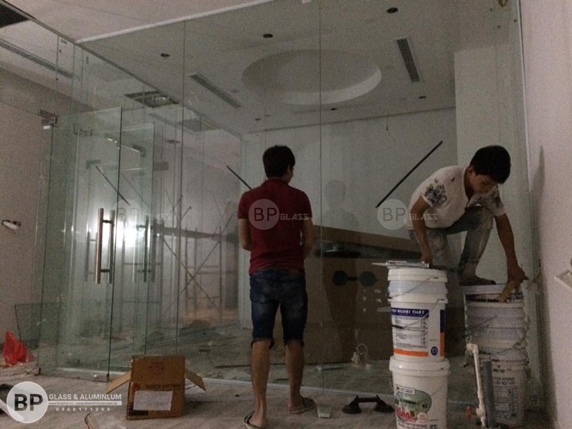 Thi công vách kính cường lực nhà anh Ngọc 30 Triệu Việt Vương buiphat.vn 